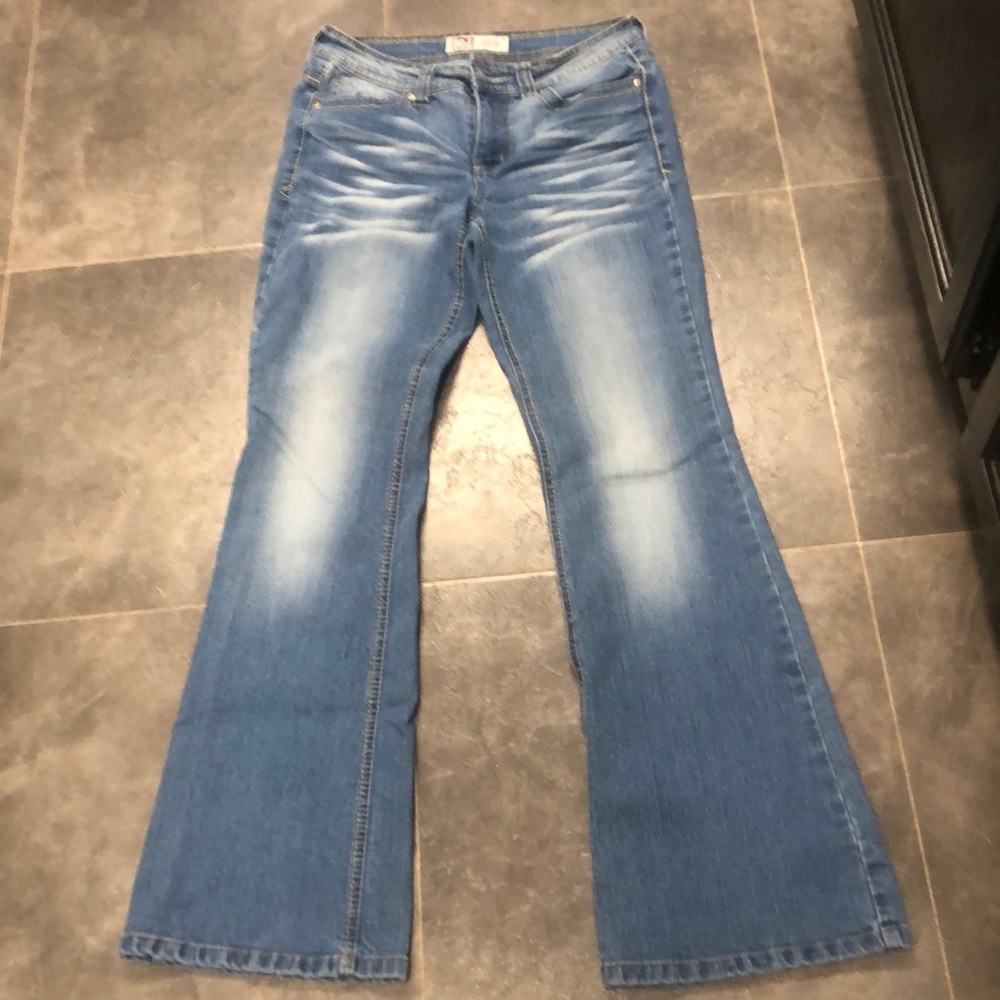lei Sophia hipster flare jeans .. size 7 regular.. 31” inseam
